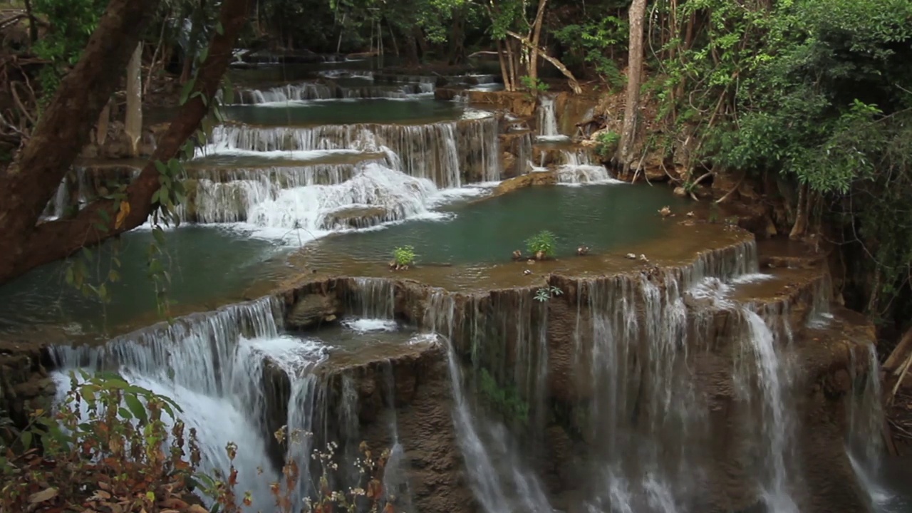 Huay Mae Kamin瀑布视频素材