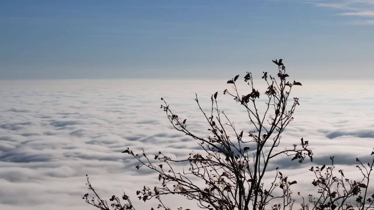 快速运动的美丽，不断移动的云从上面视频素材