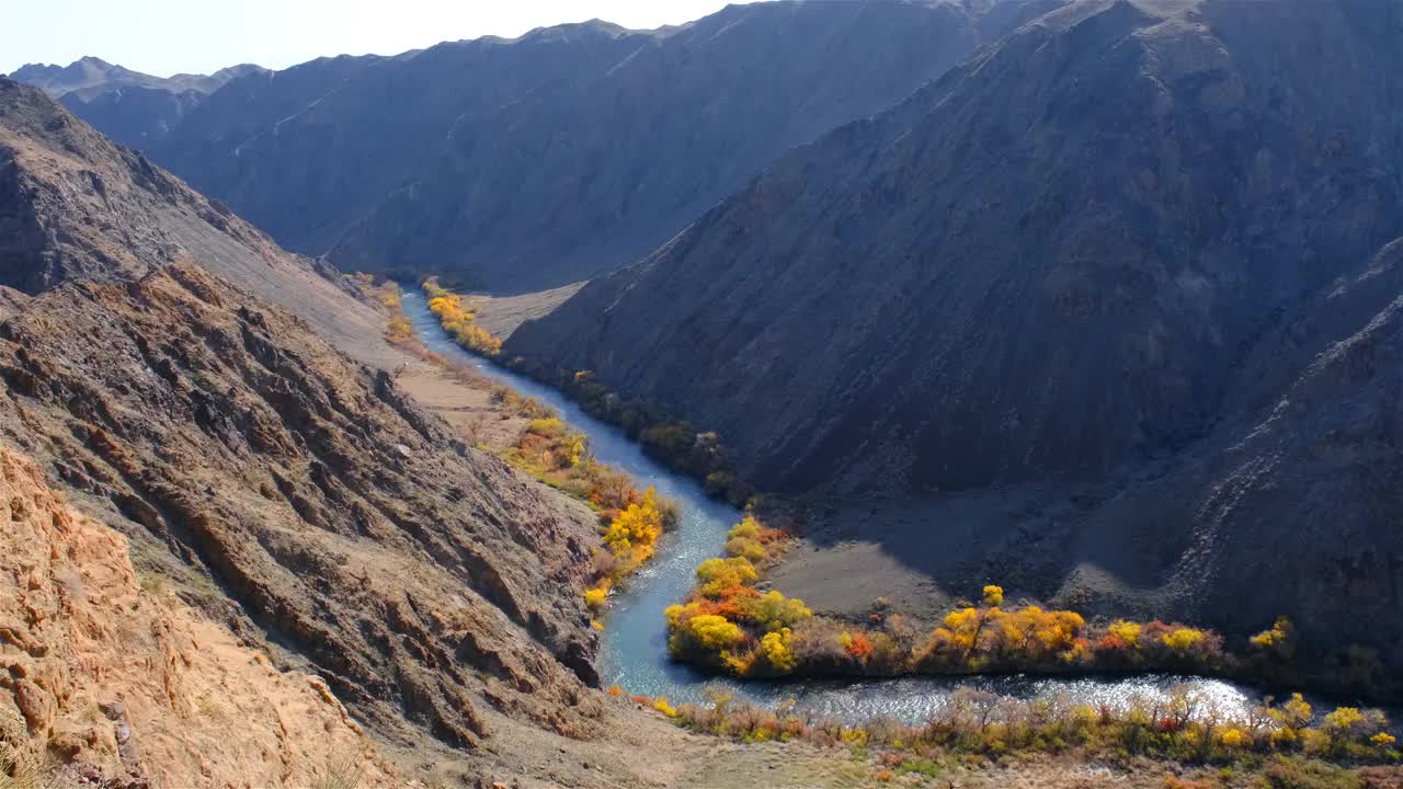 峡谷河瀑布阳光视频素材