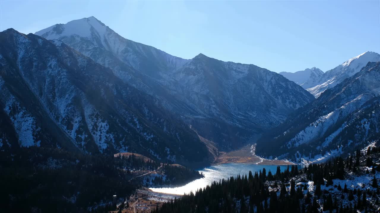 雪峰冬湖山视频素材