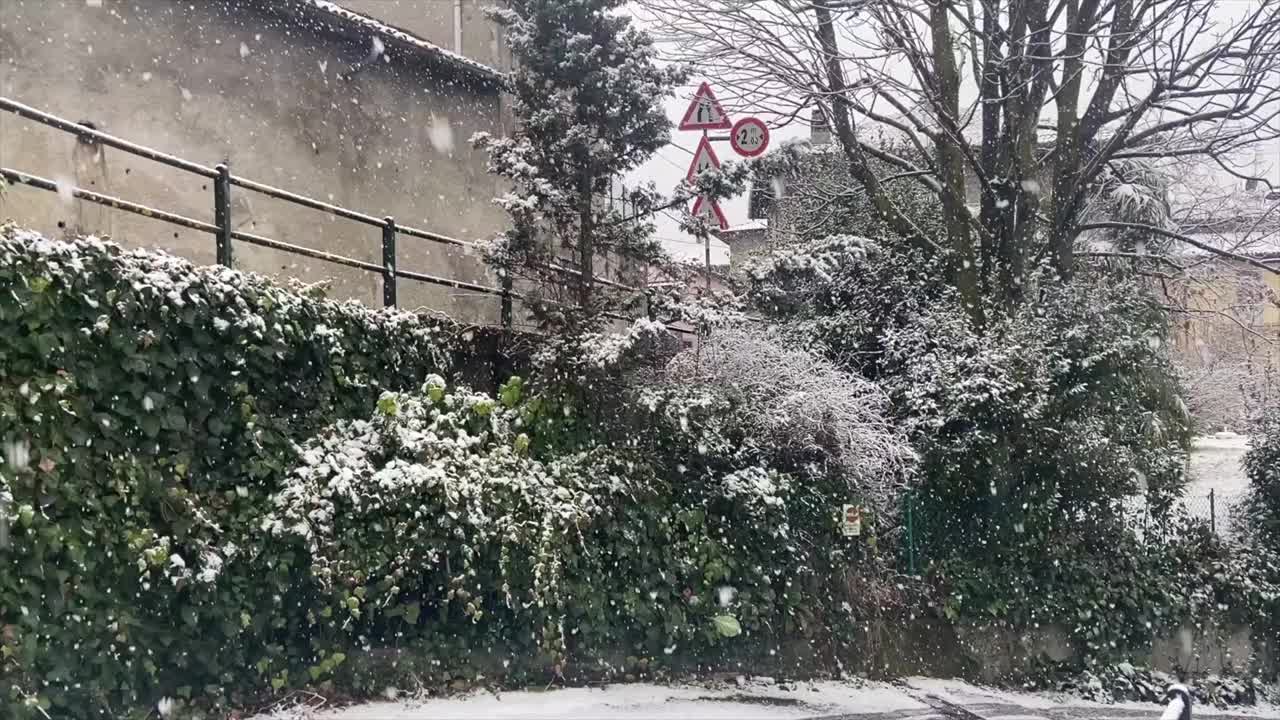 古老的村庄被大雪覆盖视频素材