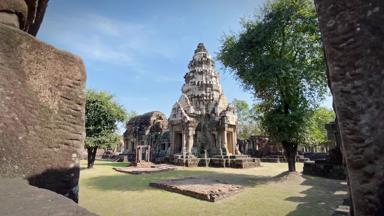 Prasat Hin Phanom Wan历史公园这是一个古老的城堡，位于泰国呵叻府。视频素材