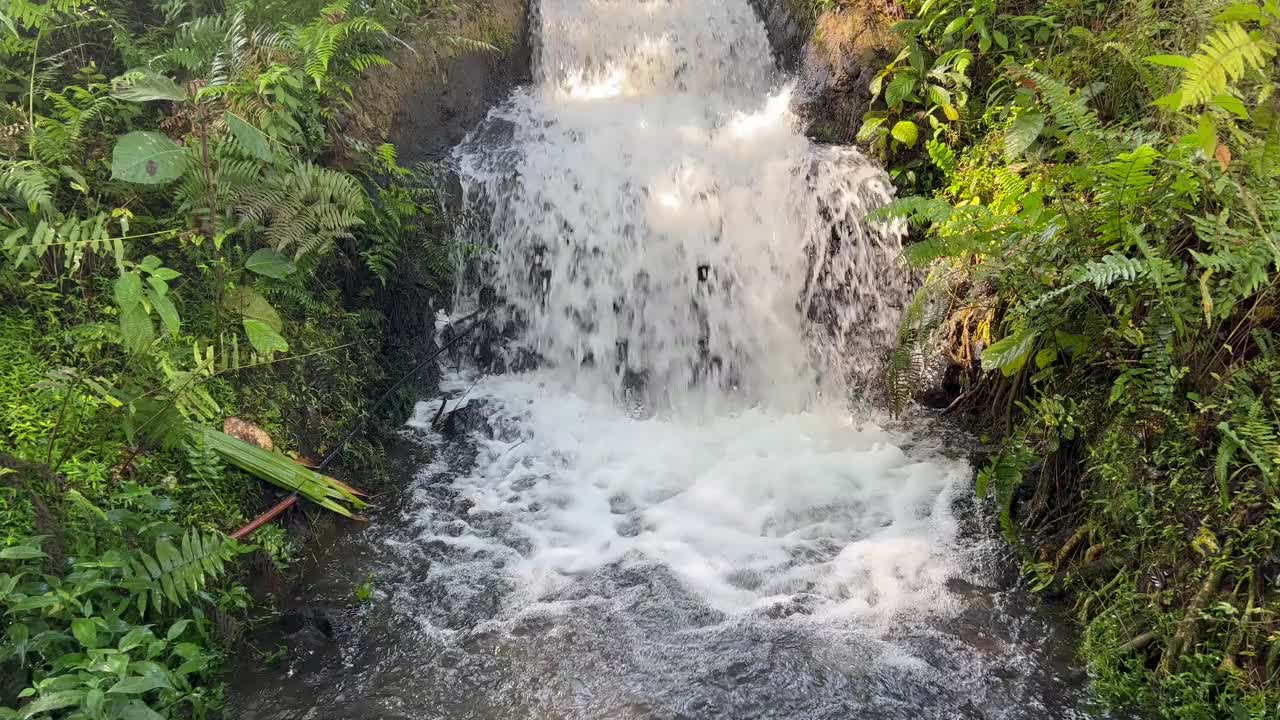 天然水流视频下载