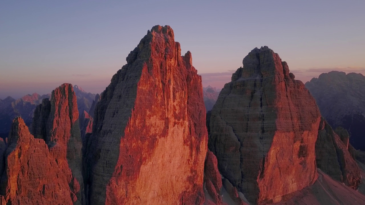 Dolomites Landmark, Lavaredo Aerial View的三个顶点视频素材