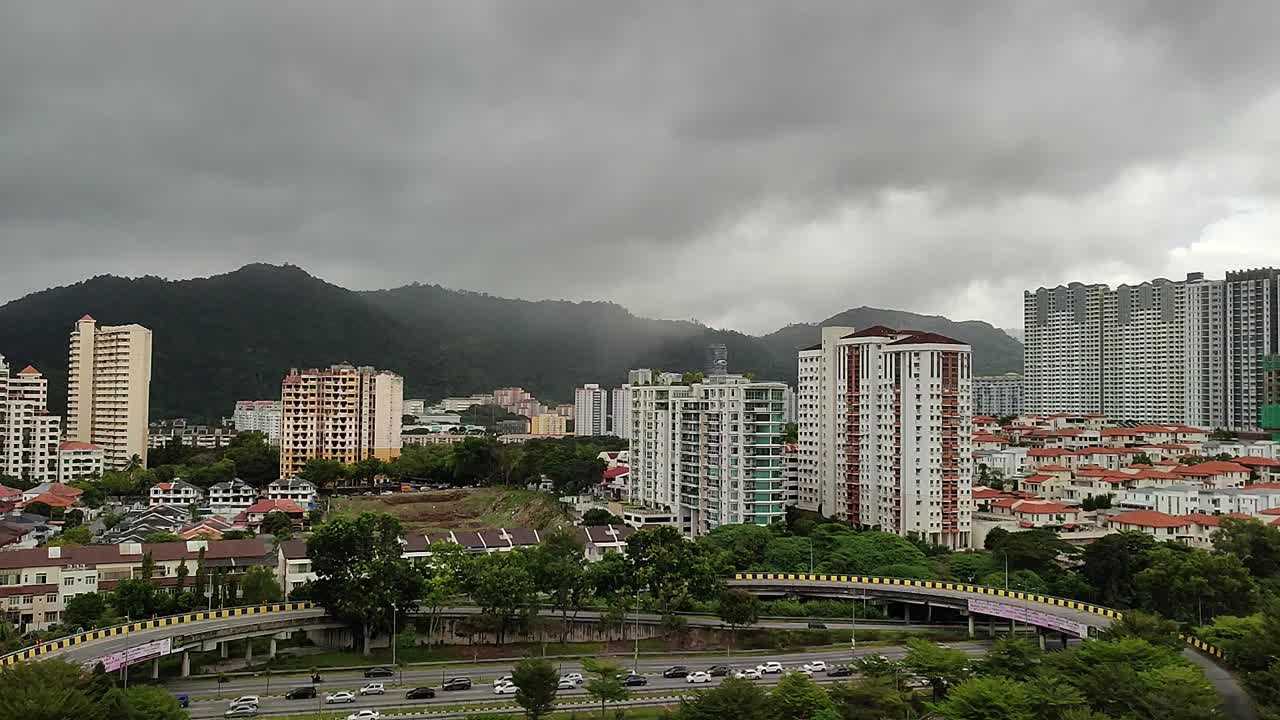 阴沉的天空城市视图视频下载