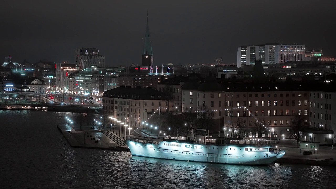 夜晚Riddarholmen的风景。斯德哥尔摩,瑞典视频素材