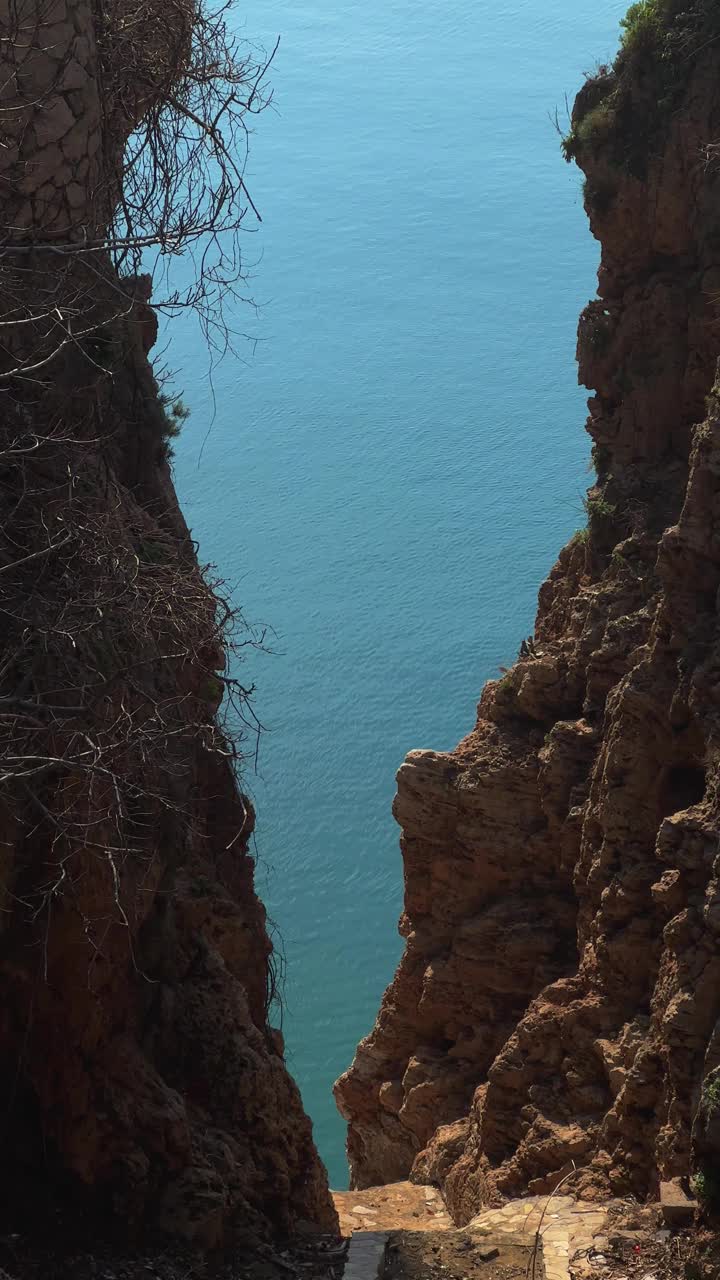 美丽的大海和岩石视频素材