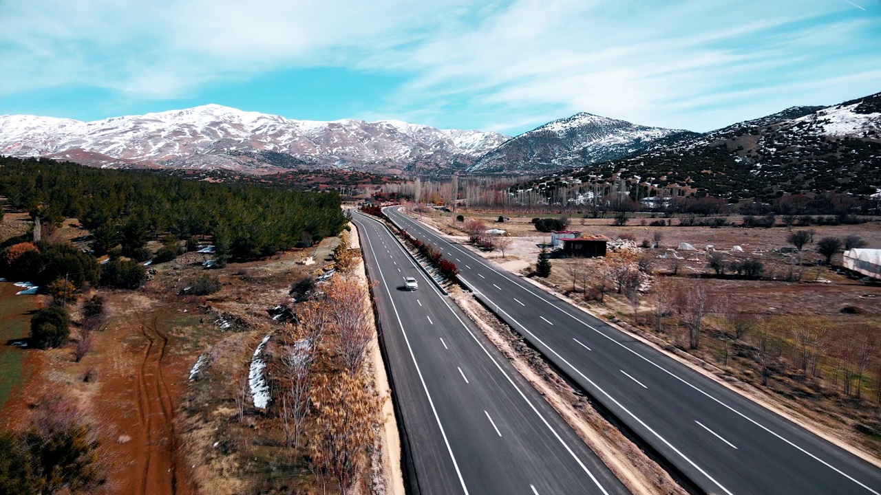 空中美丽的山间公路视频素材