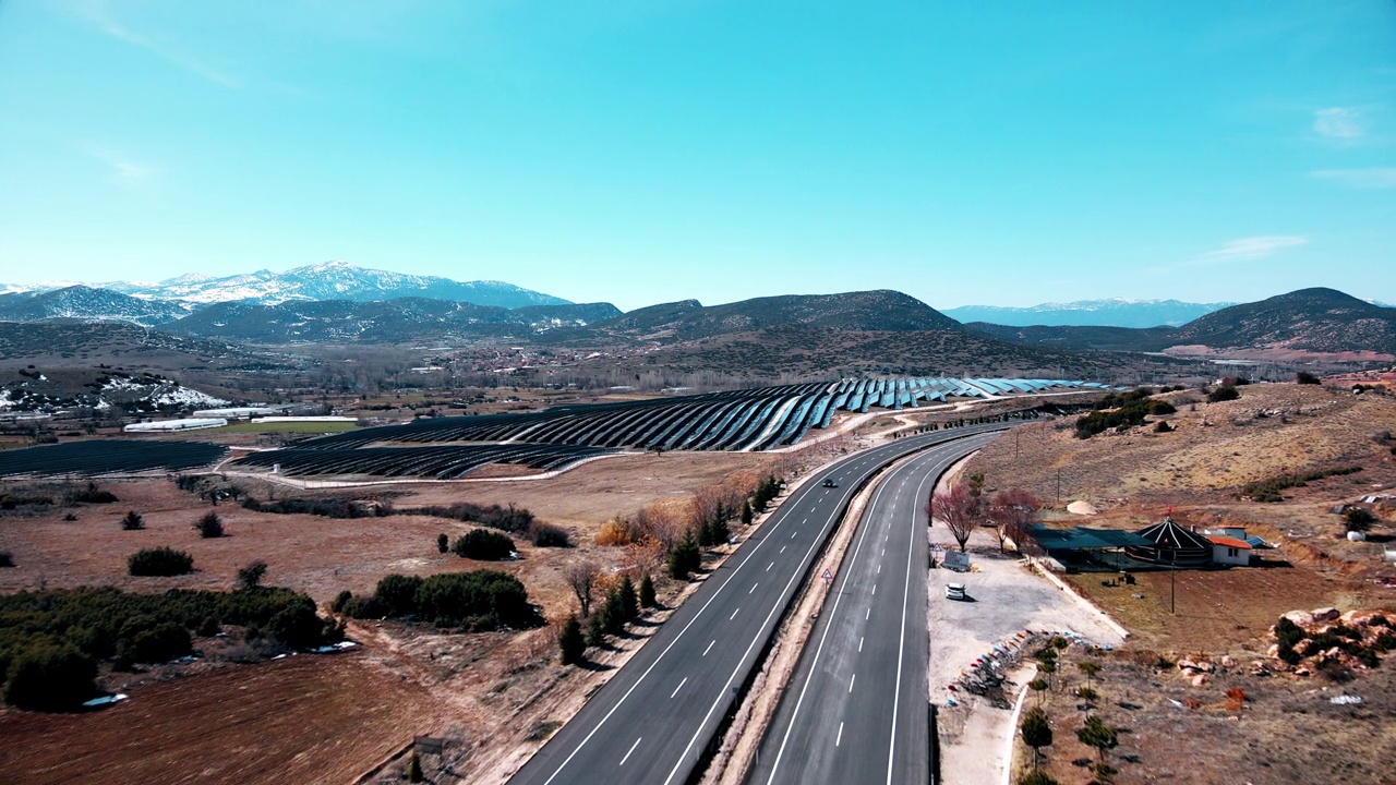 空中美丽的山间公路视频素材