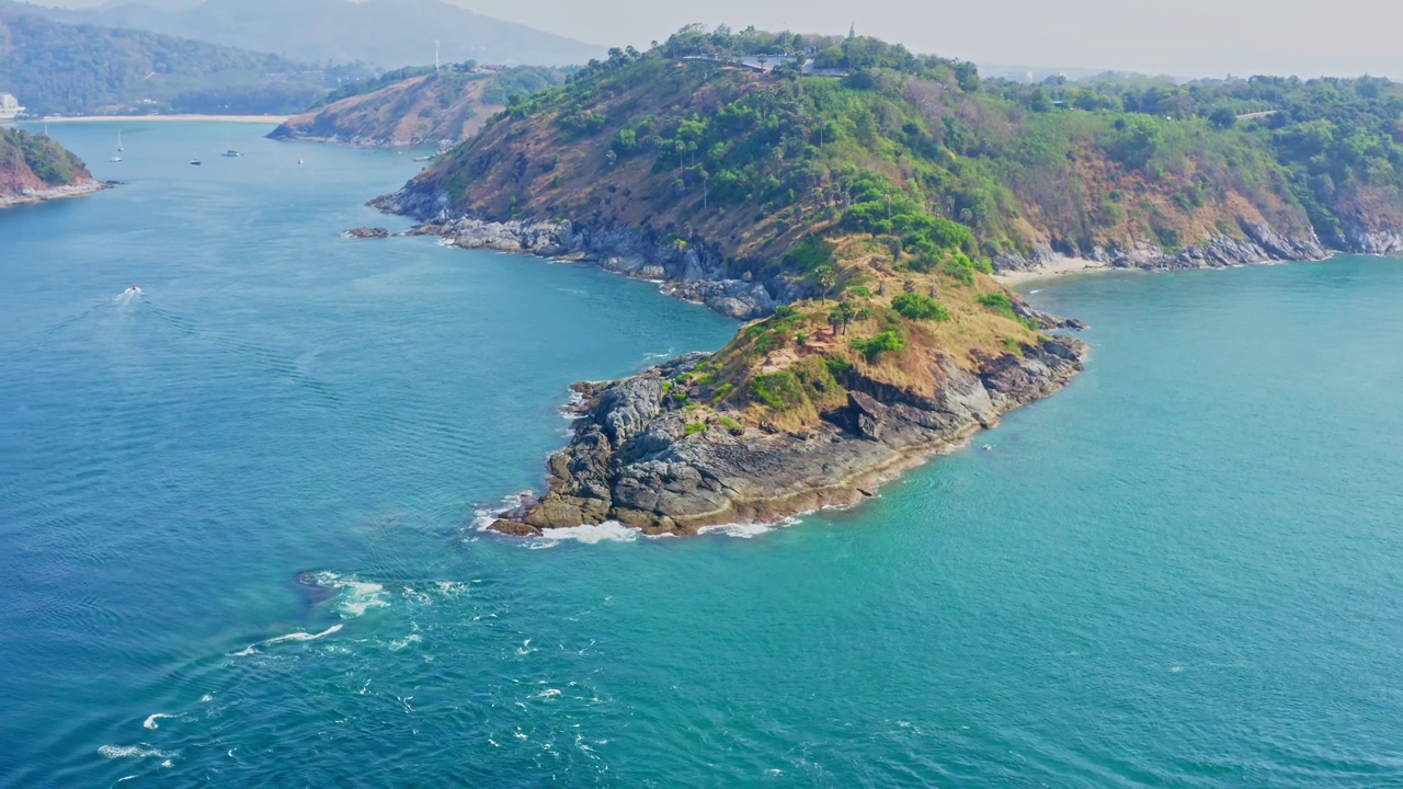 鸟瞰图，美丽的海洋在拉威，普吉岛，泰国。视频素材