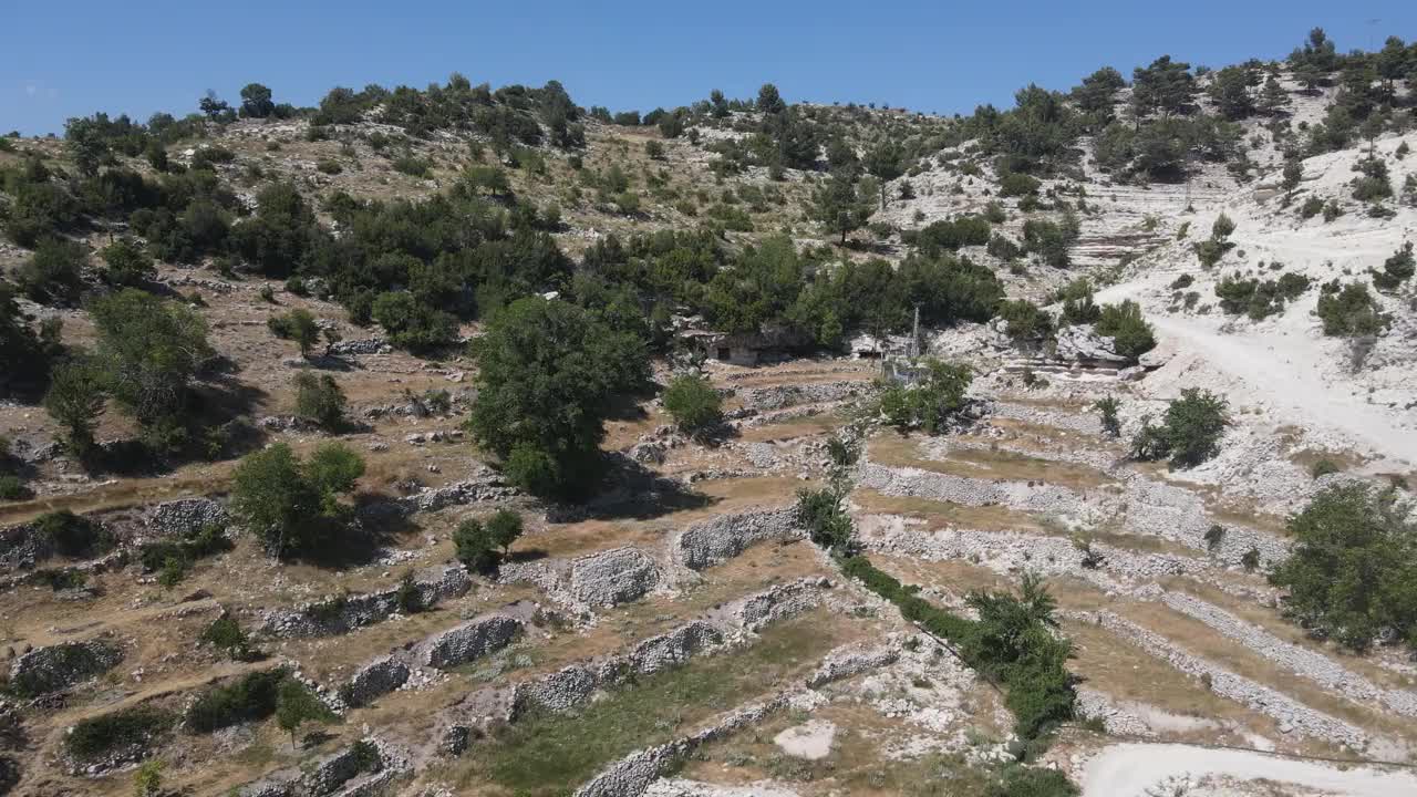 设施鱼山坡山谷绿化视频素材