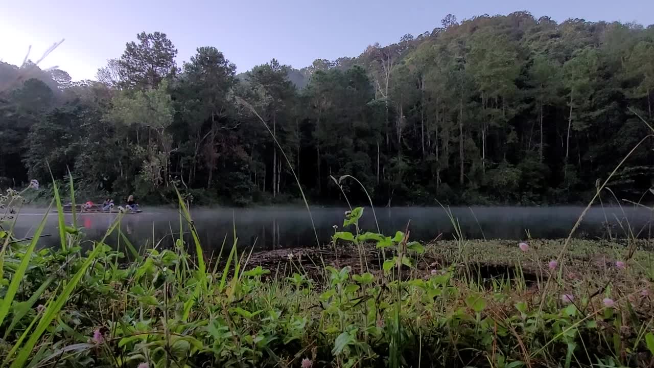 早晨的庞昂湖视频下载