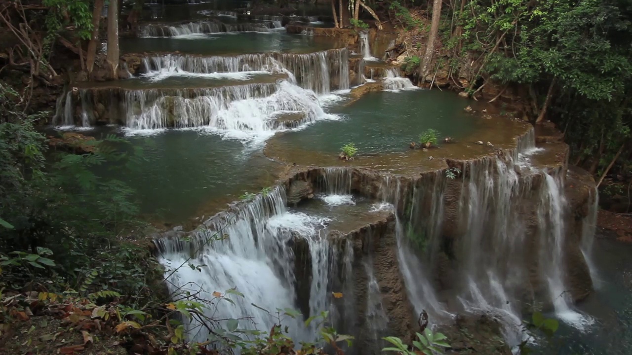 Huay Mae Kamin瀑布视频素材