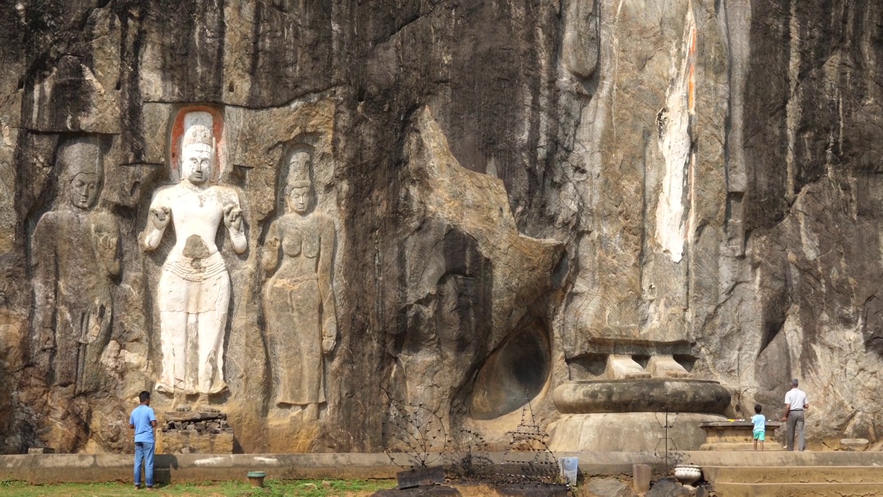 斯里兰卡，布杜鲁瓦加拉佛教寺庙（布杜鲁瓦加拉·拉贾·玛哈·维哈拉亚）视频素材