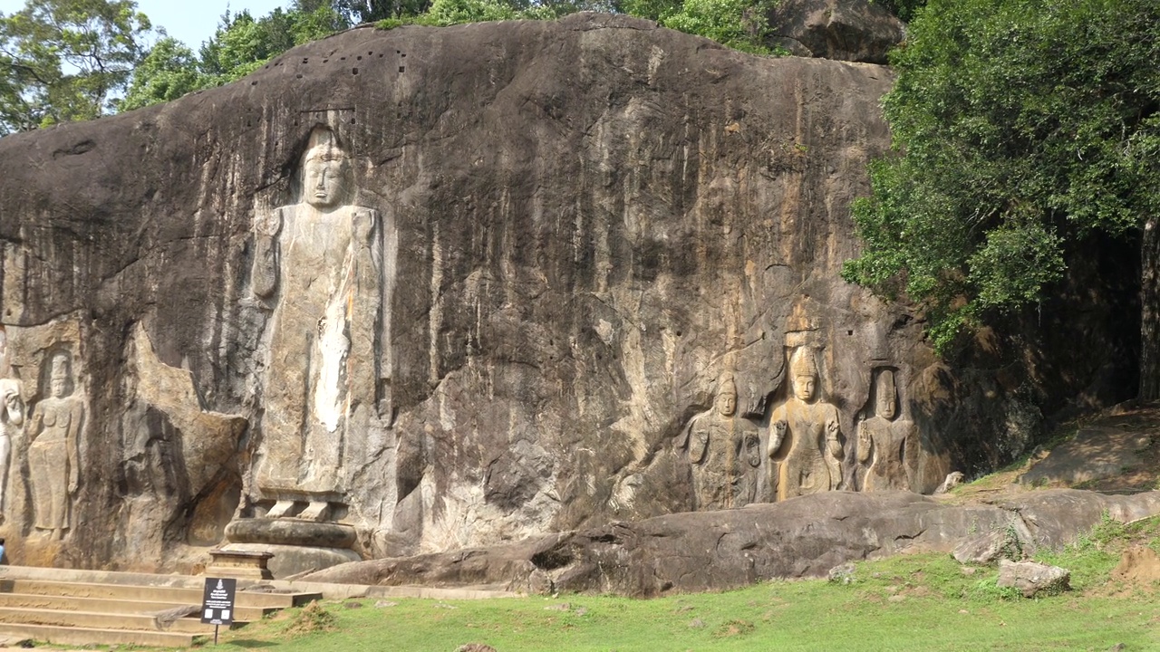 斯里兰卡，布杜鲁瓦加拉佛教寺庙（布杜鲁瓦加拉·拉贾·玛哈·维哈拉亚）视频素材