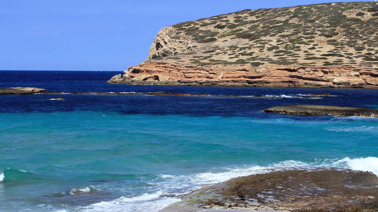 Cala Conta Ibiza。鸟瞰图视频下载