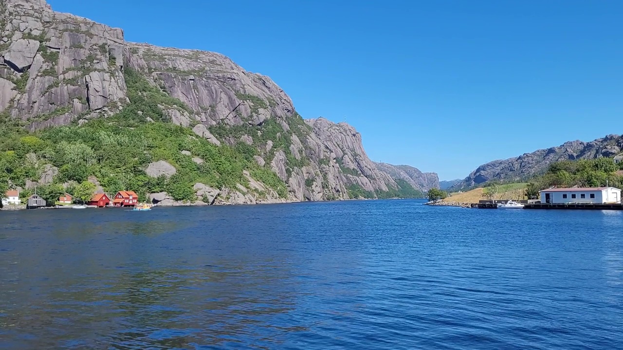 日落时分，挪威美丽峡湾的全景。视频素材