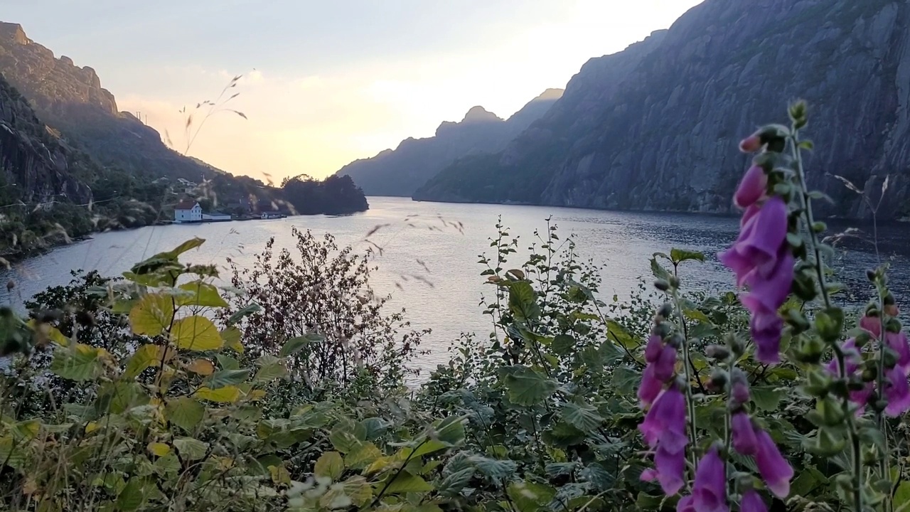 日落时分，挪威美丽峡湾的全景。视频素材