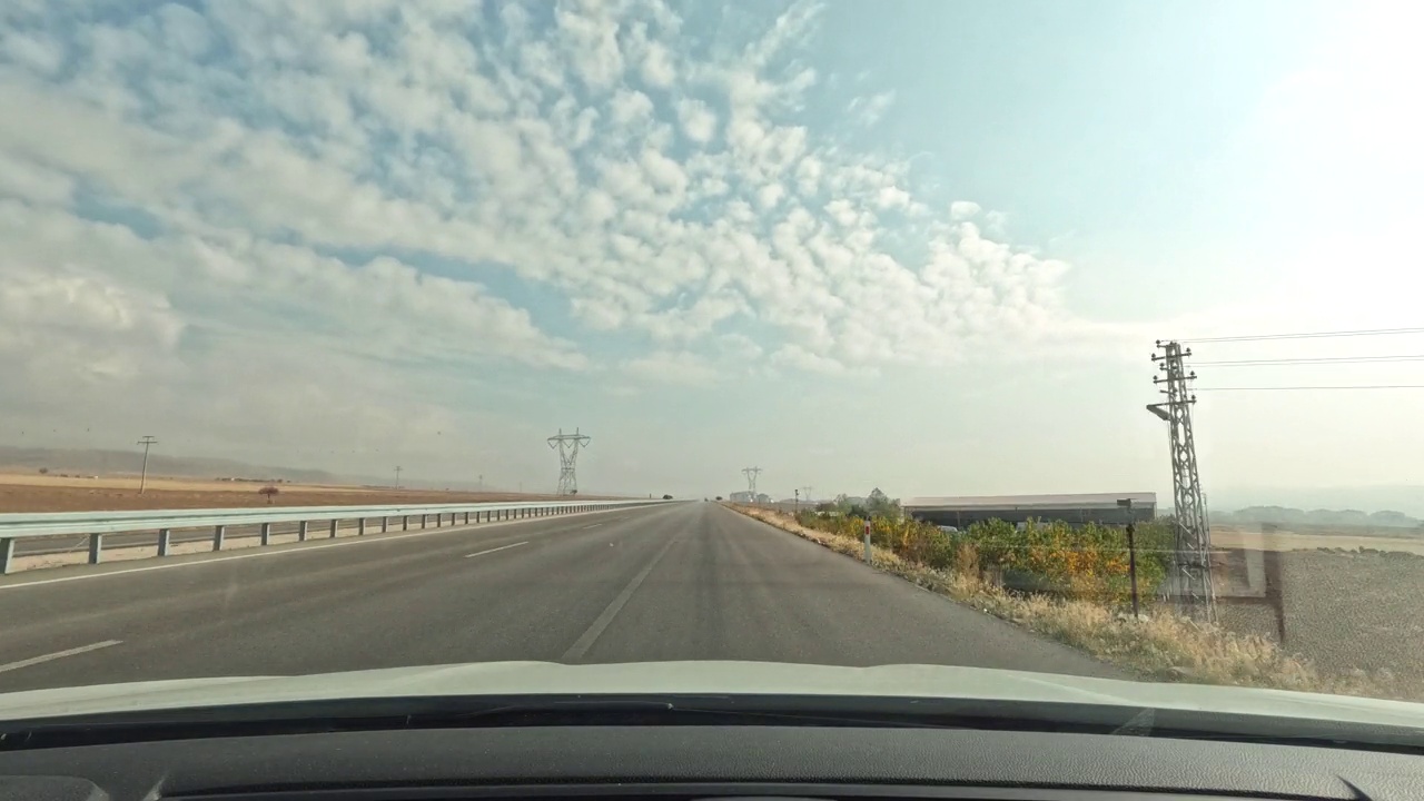 时间流逝的汽车行驶在道路上视频素材