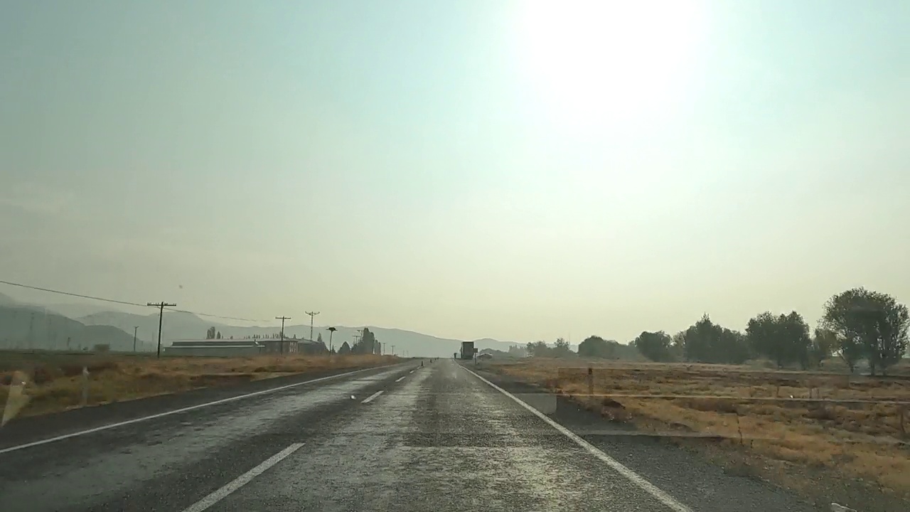 超限汽车行驶在道路上视频素材