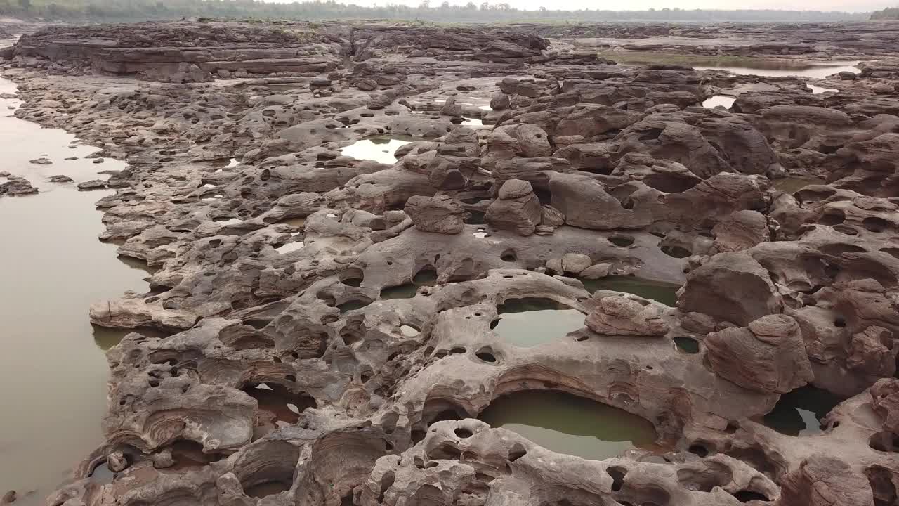 Sam Phan Bok地标性自然旅游地点鸟瞰泰国乌汶叻府视频下载