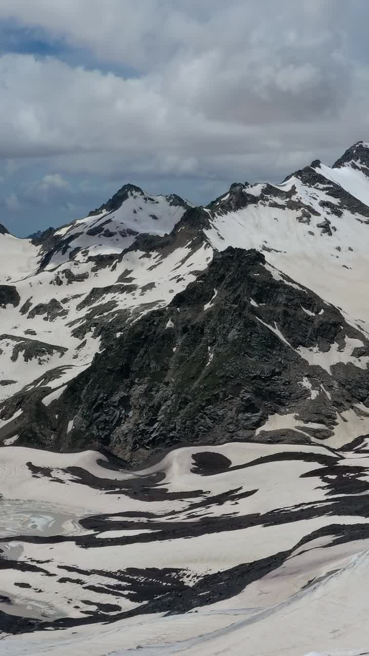 高加索雪山鸟瞰图视频素材