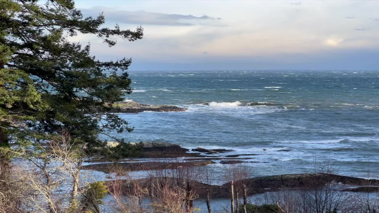 白浪和风暴视频素材