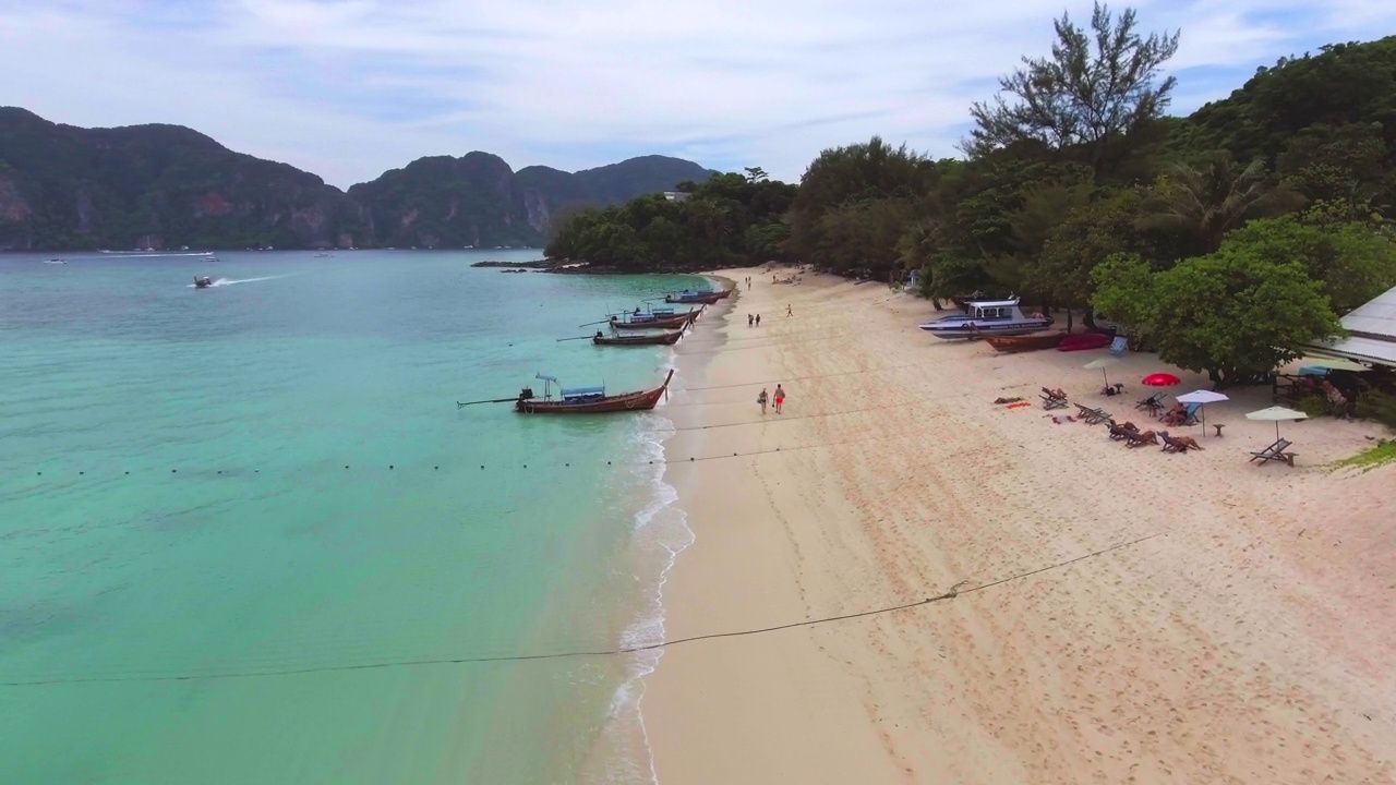 热带海滩海在美丽的普吉岛视频素材