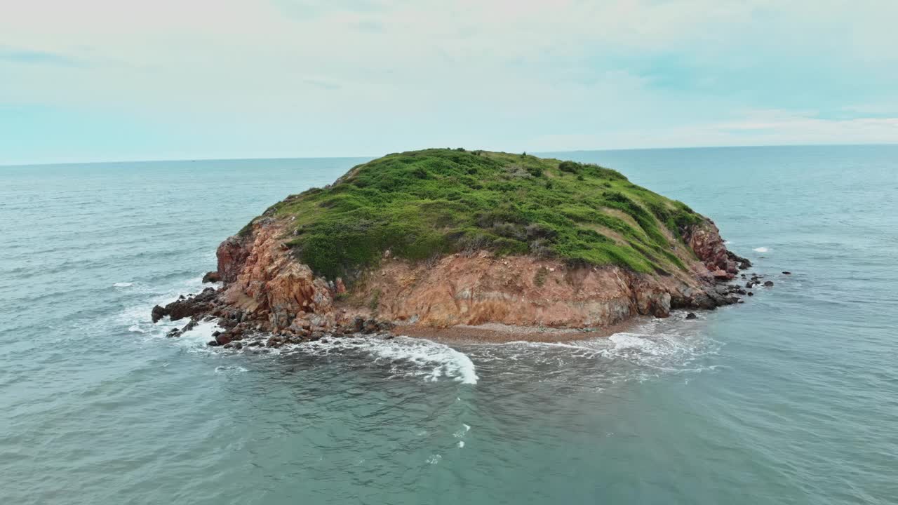 海中小岛的景观视频素材