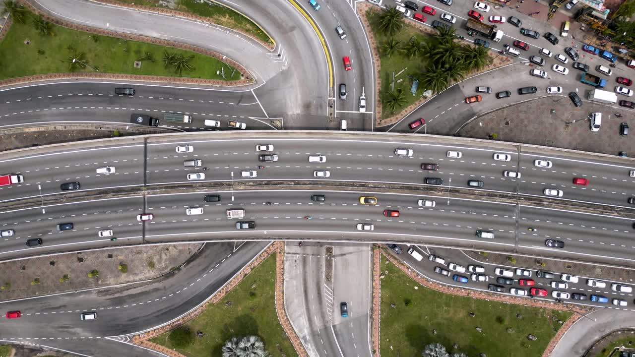 吉隆坡十字路口和环岛的鸟瞰图视频素材