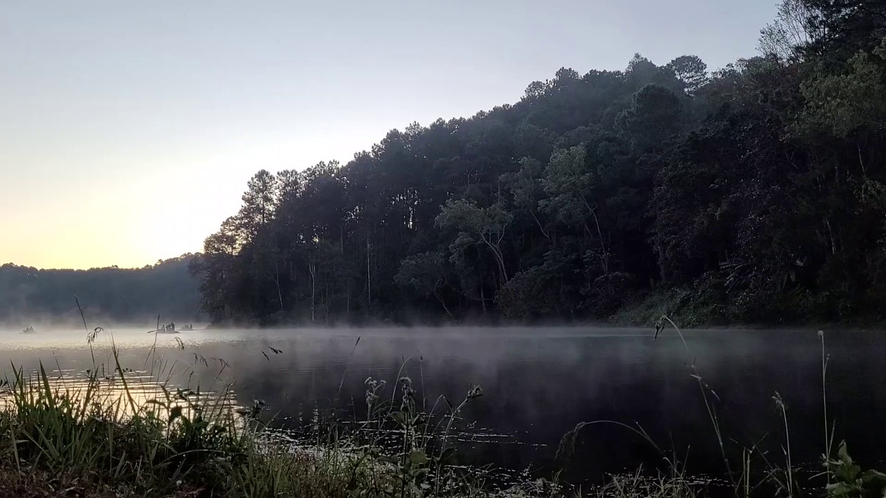 早晨的庞昂湖视频下载