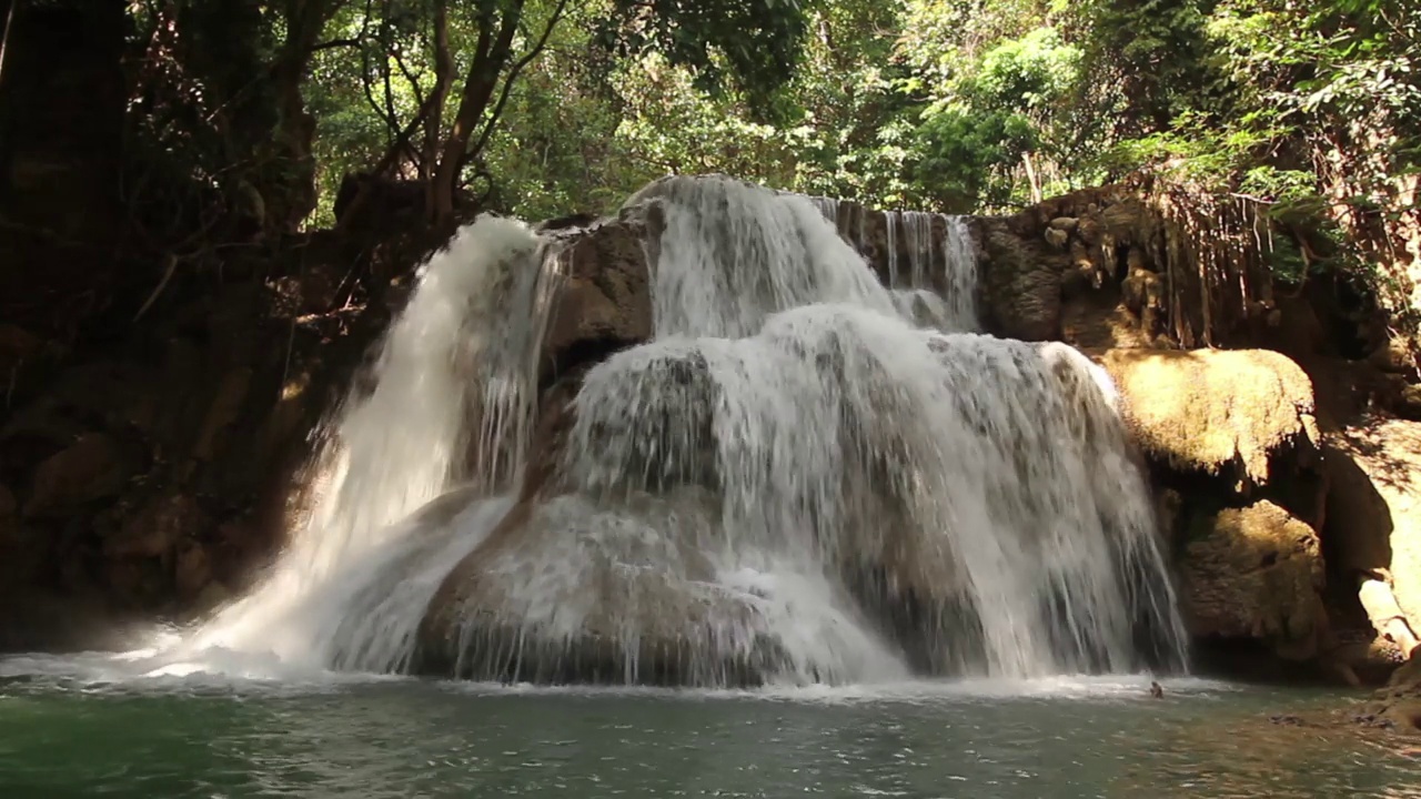 Huay Mae Kamin瀑布视频素材