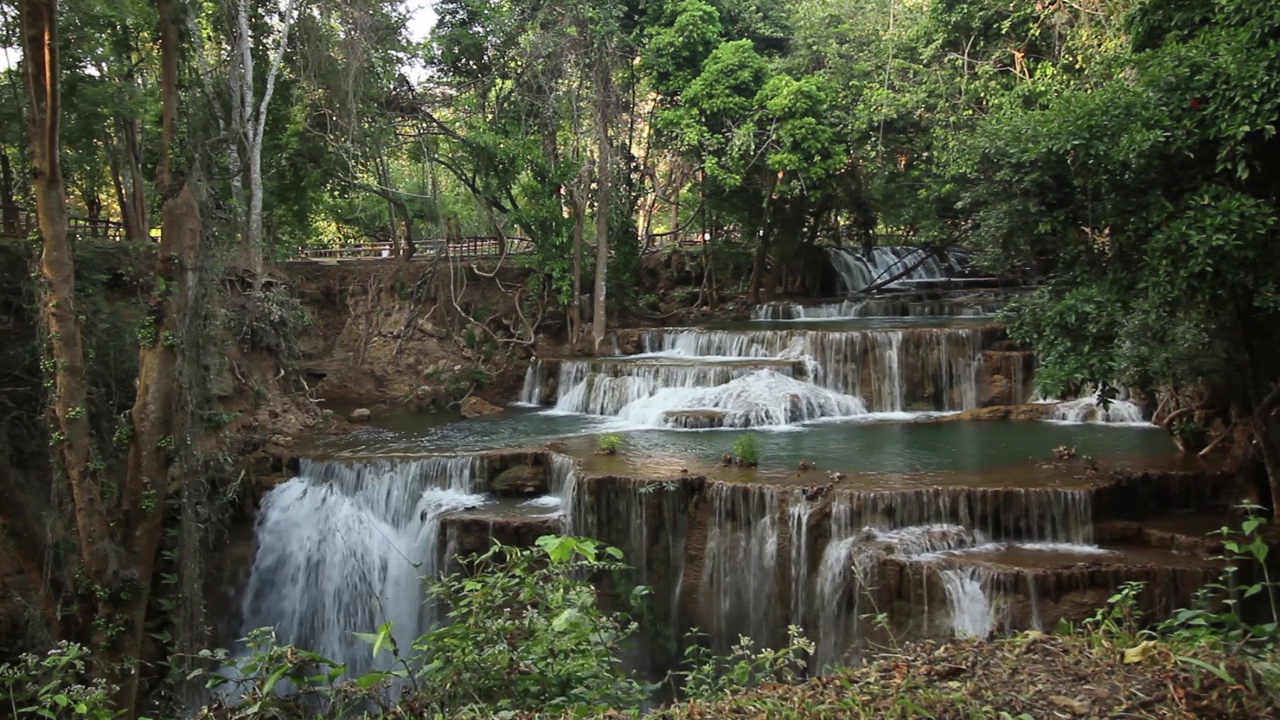 Huay Mae Kamin瀑布视频素材