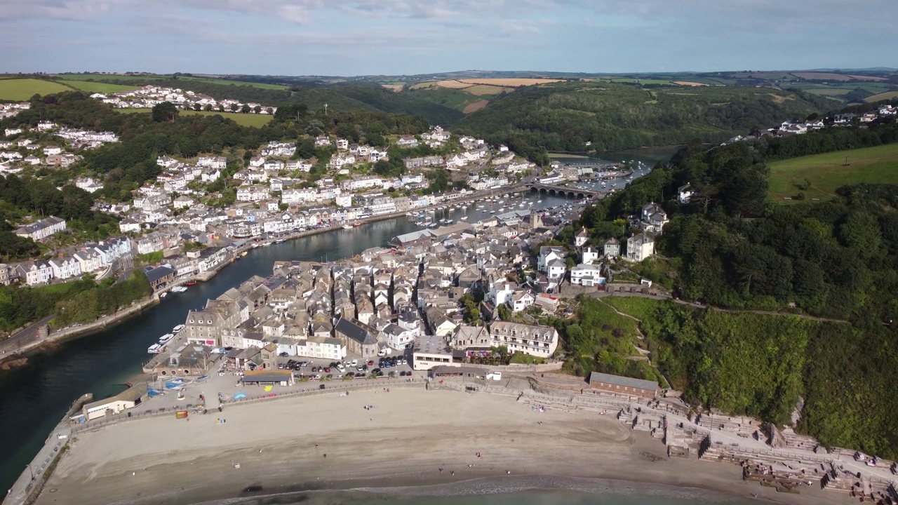 Looe，康沃尔-轨道- 4K空中无人机镜头视频下载