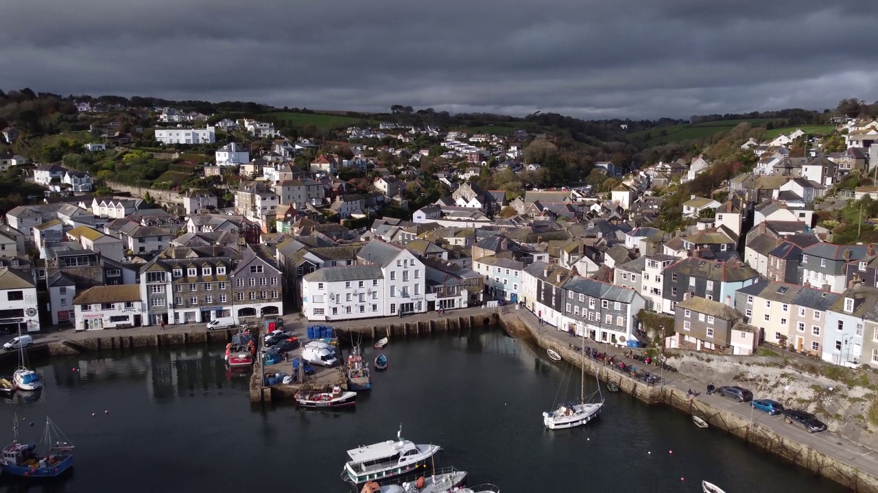 Mevagissey，康沃尔-轨道- 4K空中无人机镜头视频下载