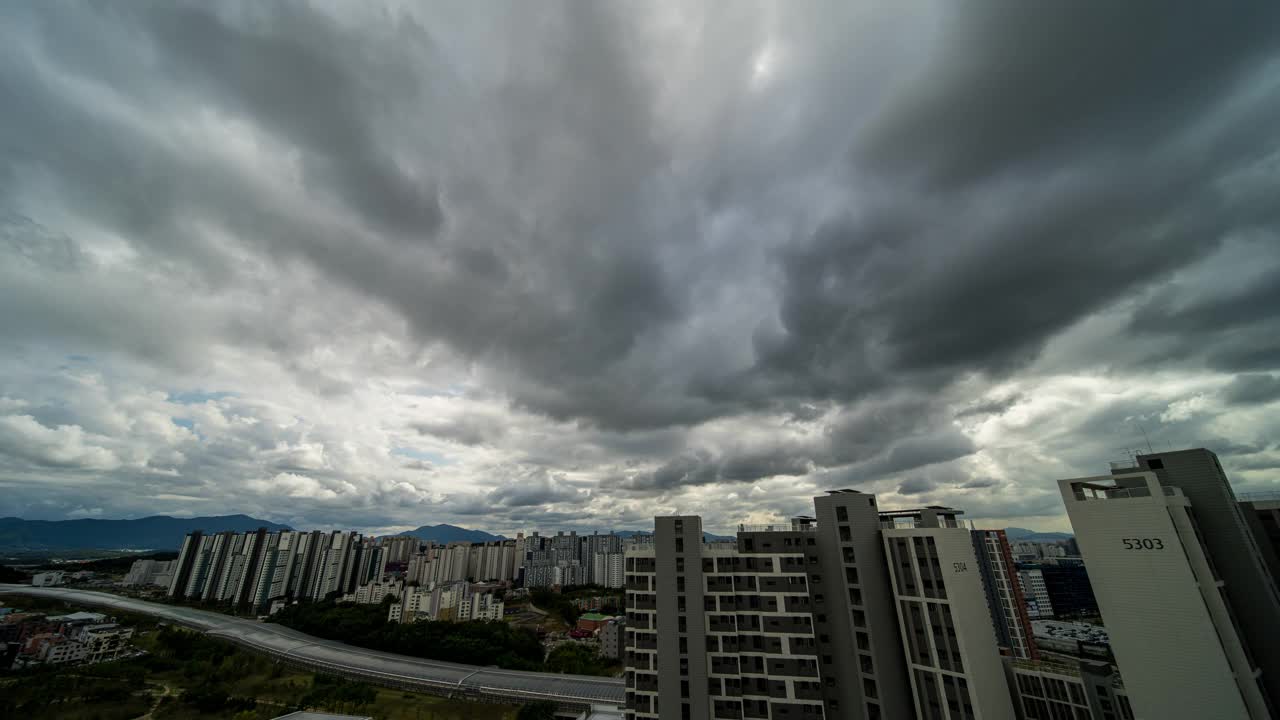 韩国京畿道南杨州市公寓周围的云景视频素材