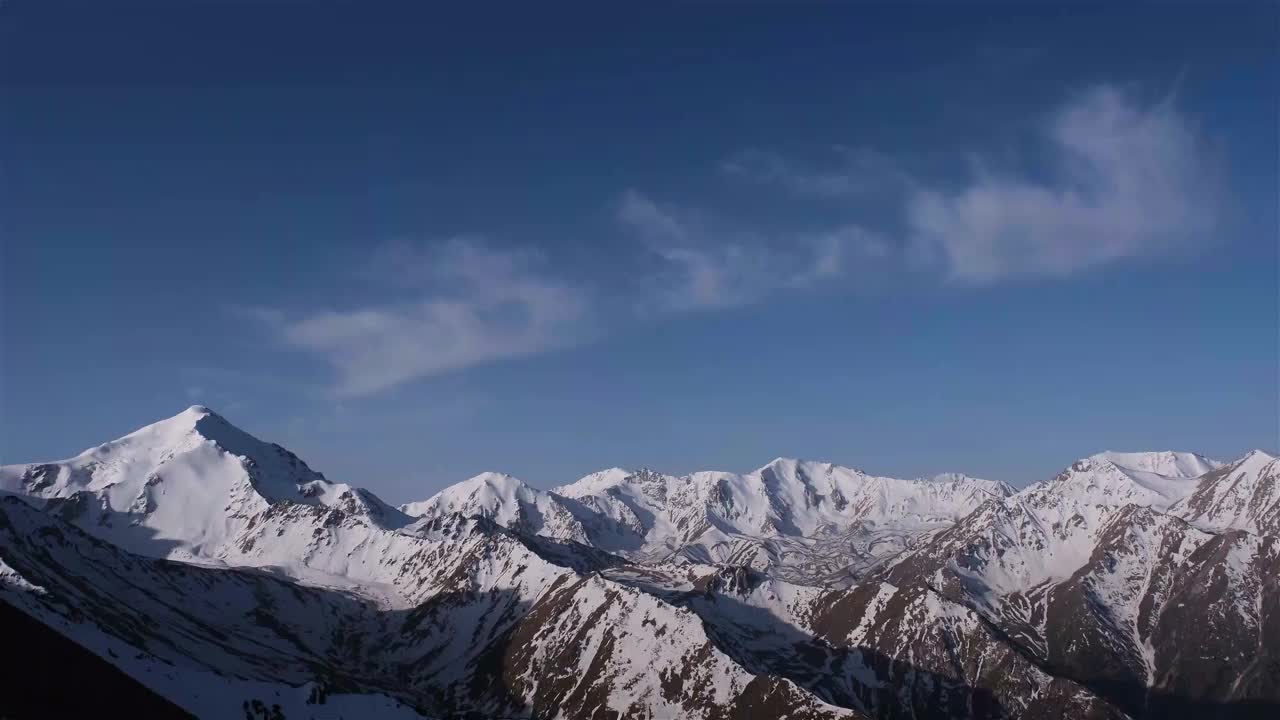 雪山蓝天白云视频素材