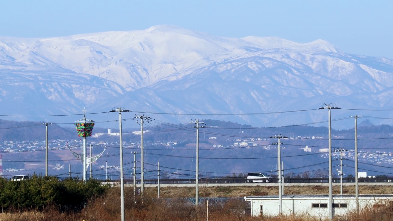 冬季山脉与汽车视频素材