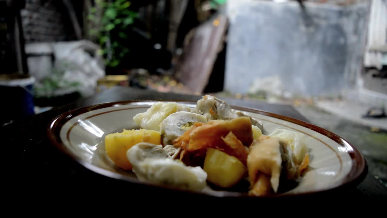 印尼传统食物:Siomay视频素材