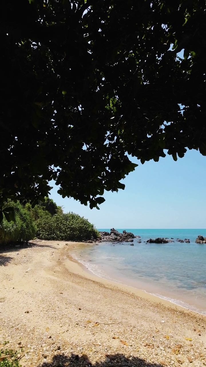 未受破坏的天堂和僻静的幸福Klong Hin海滩，泰国视频素材