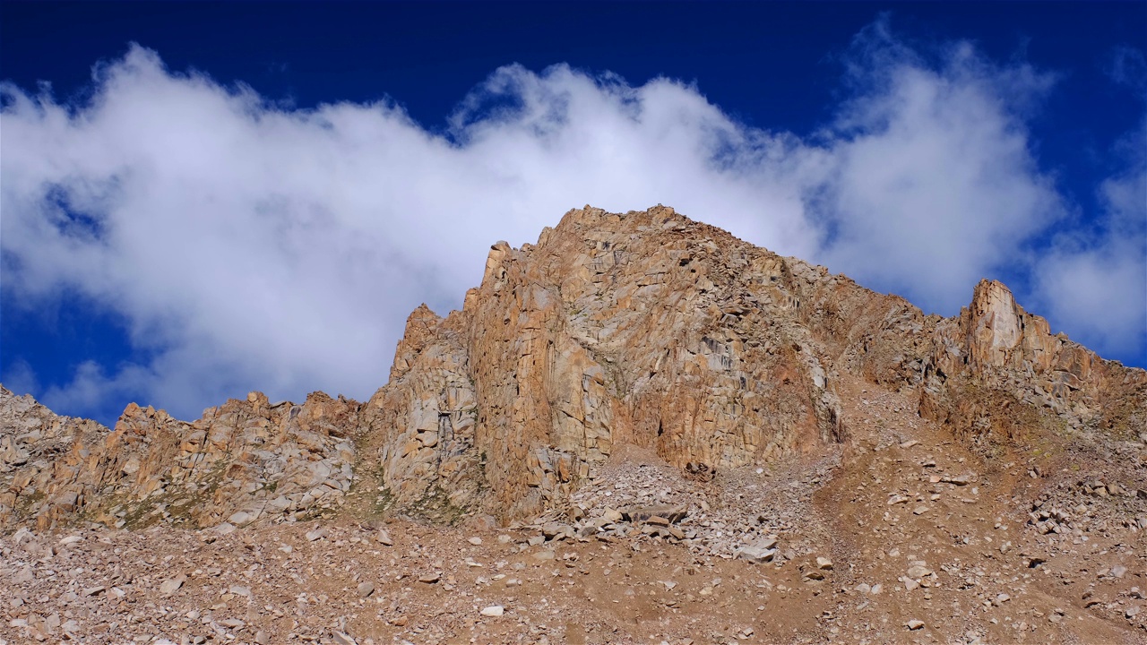 岩石，山，云，蓝天视频素材