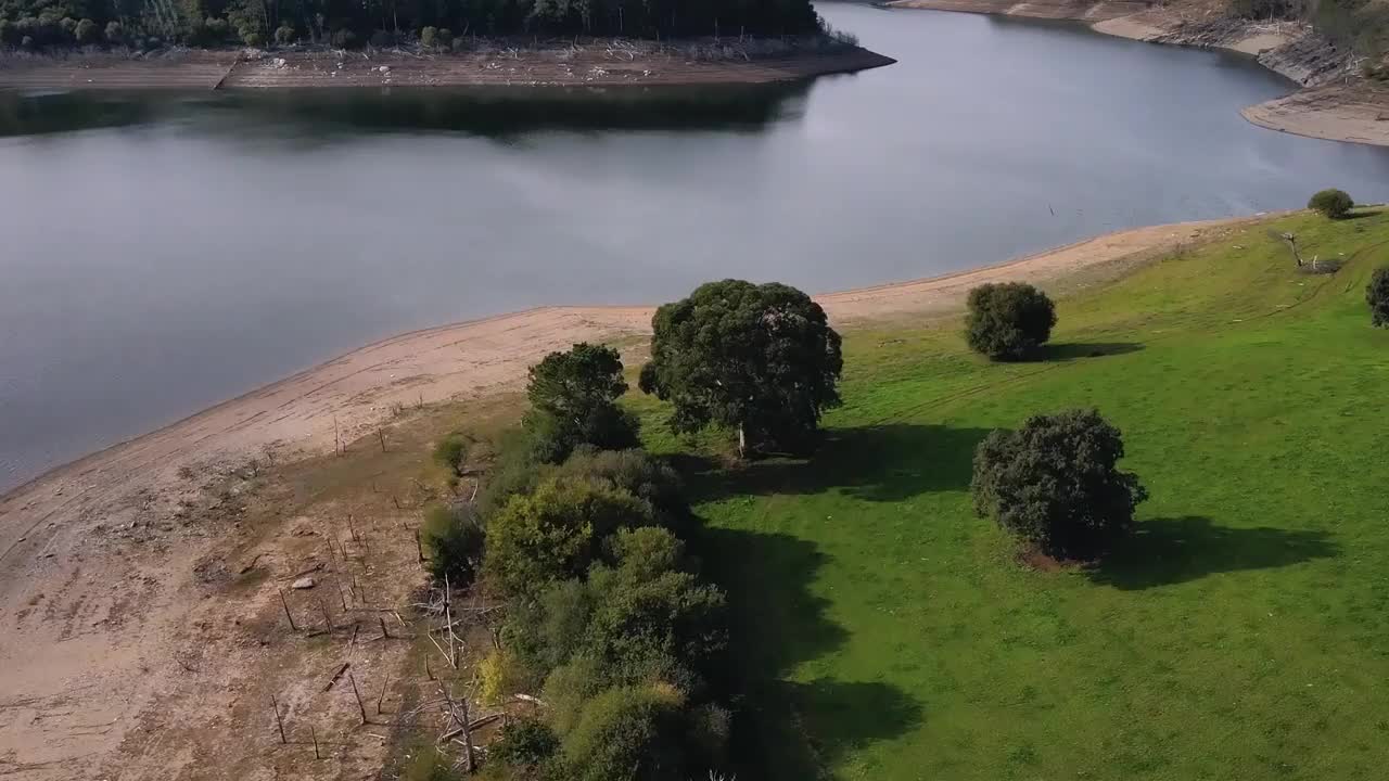 鸟瞰水库风景湖视频素材