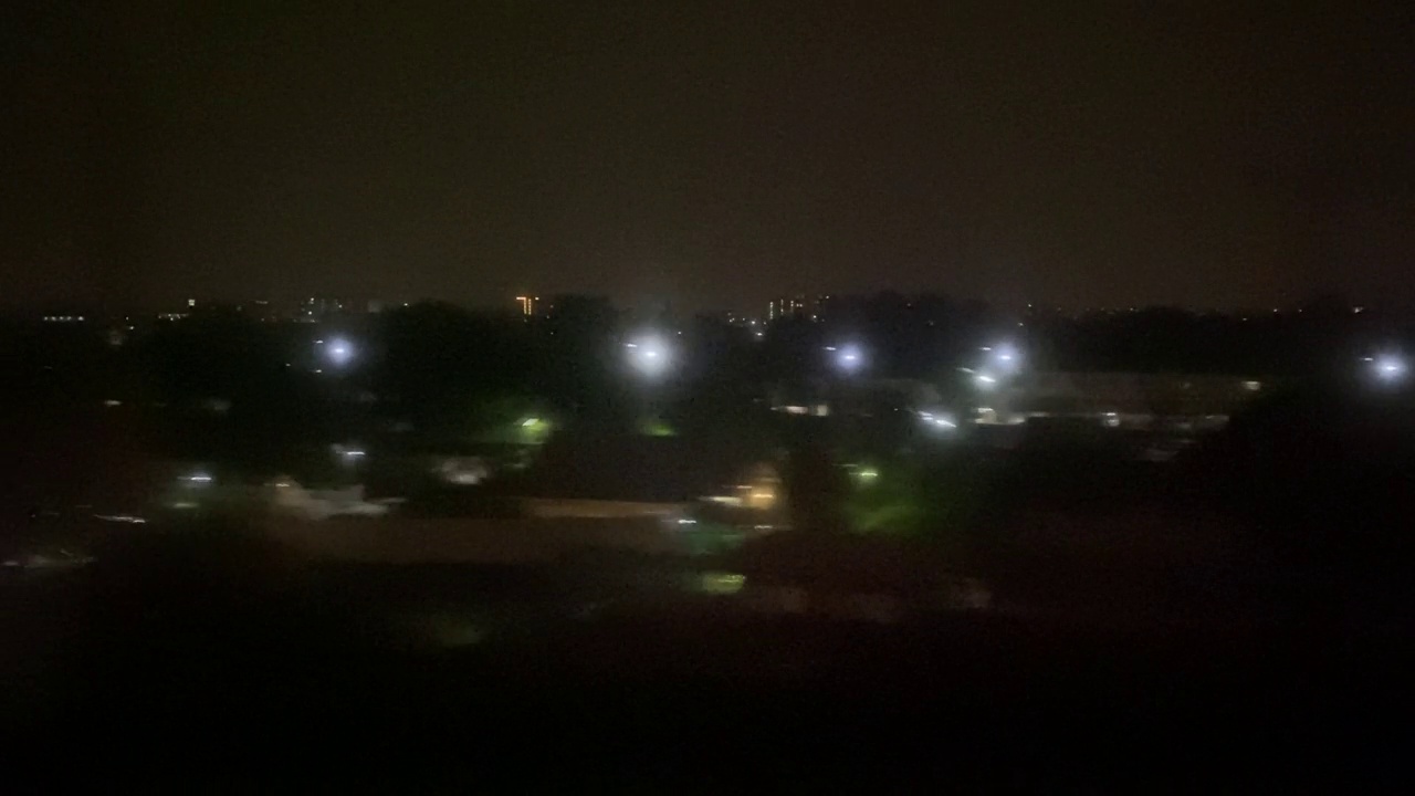 从火车上俯瞰泰国曼谷的夜景视频素材