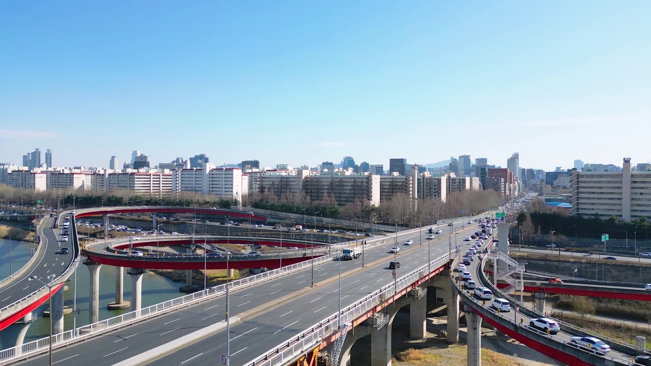 韩国首尔，城水大桥和狎鸥亭洞附近的城市景观视频素材