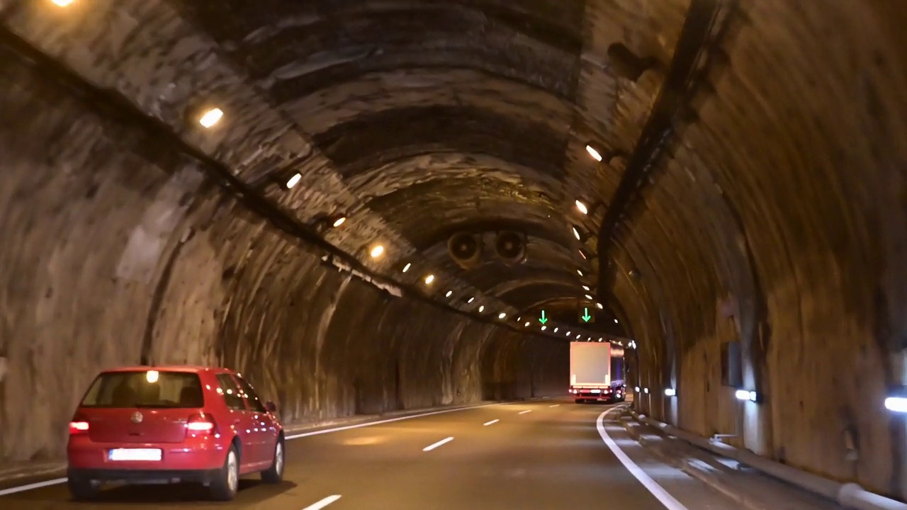 高速公路隧道内视频素材