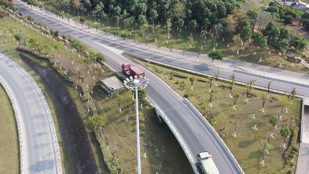 道路上的卡车视频素材