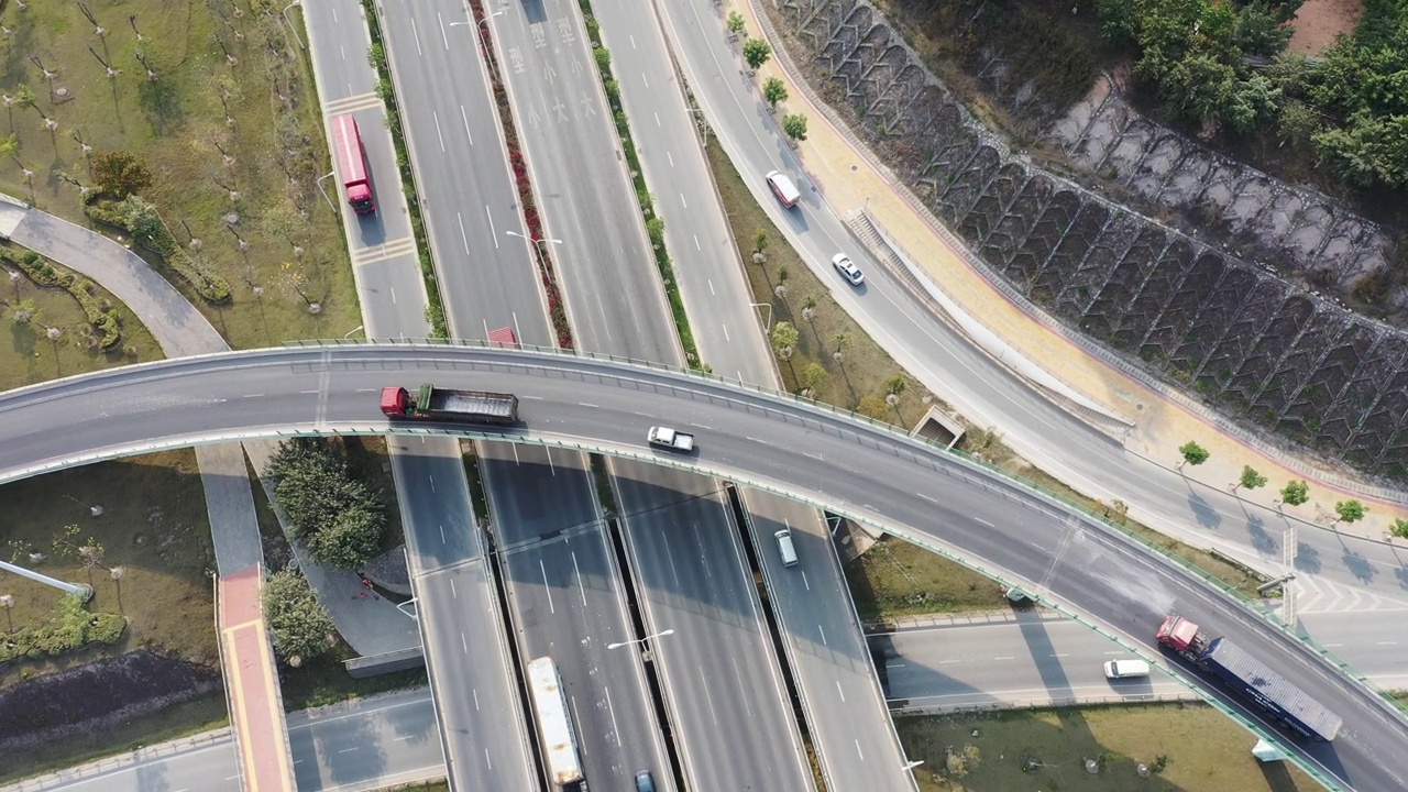 道路上的卡车视频素材