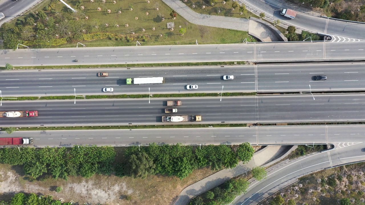 道路上的卡车视频素材