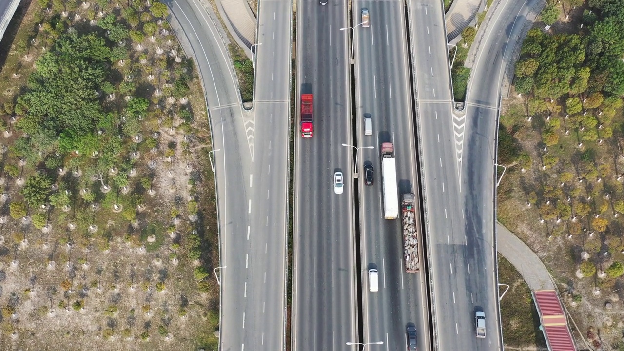 道路上的卡车视频素材