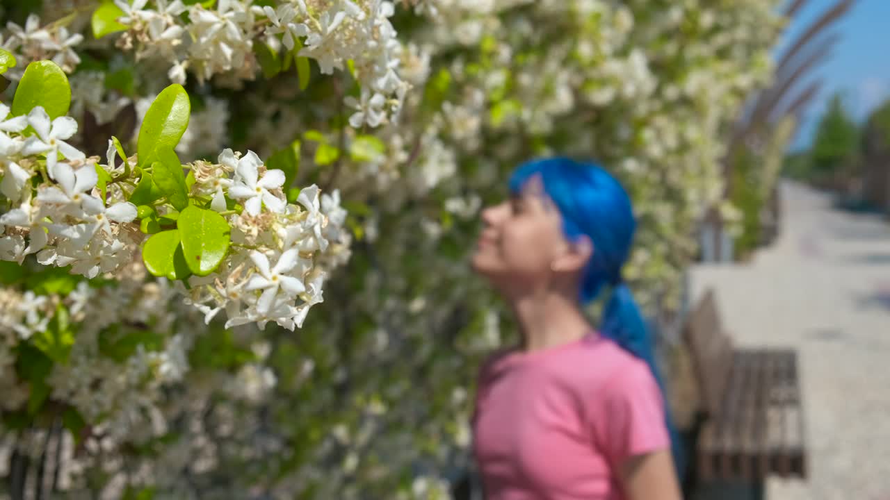 对花粉过敏。视频素材